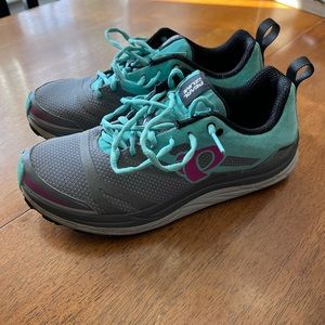 Pearl Izumi Trail Shoe Size 9
